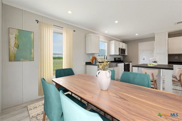 1287 County Road 402, Flatonia, TX 78941