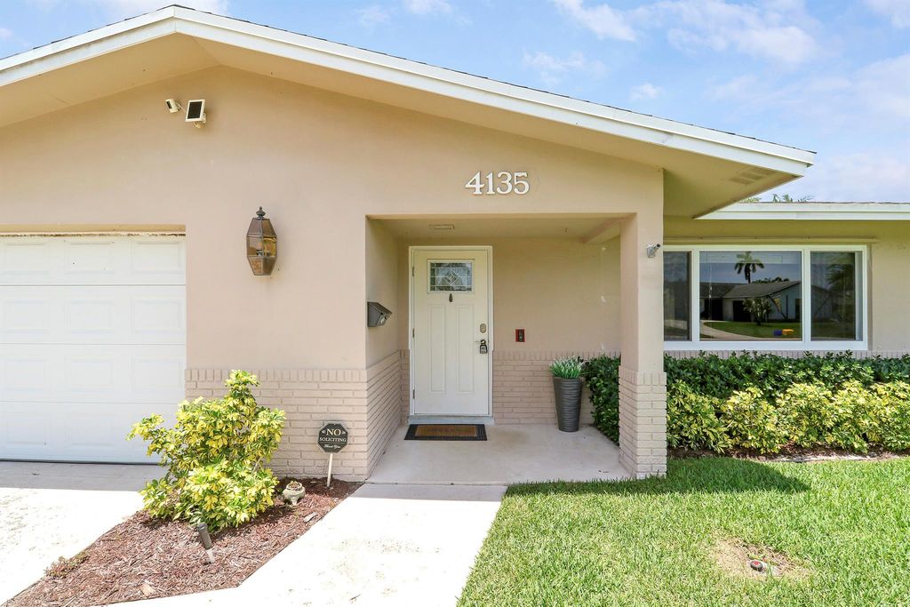 4135 Lakespur Circle N, Palm Beach Gardens, FL 33410