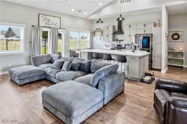 6100 Arnies Drive, Nashport, OH 43830