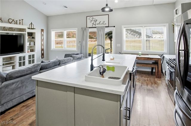 6100 Arnies Drive, Nashport, OH 43830