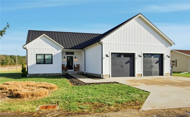 6100 Arnies Drive, Nashport, OH 43830