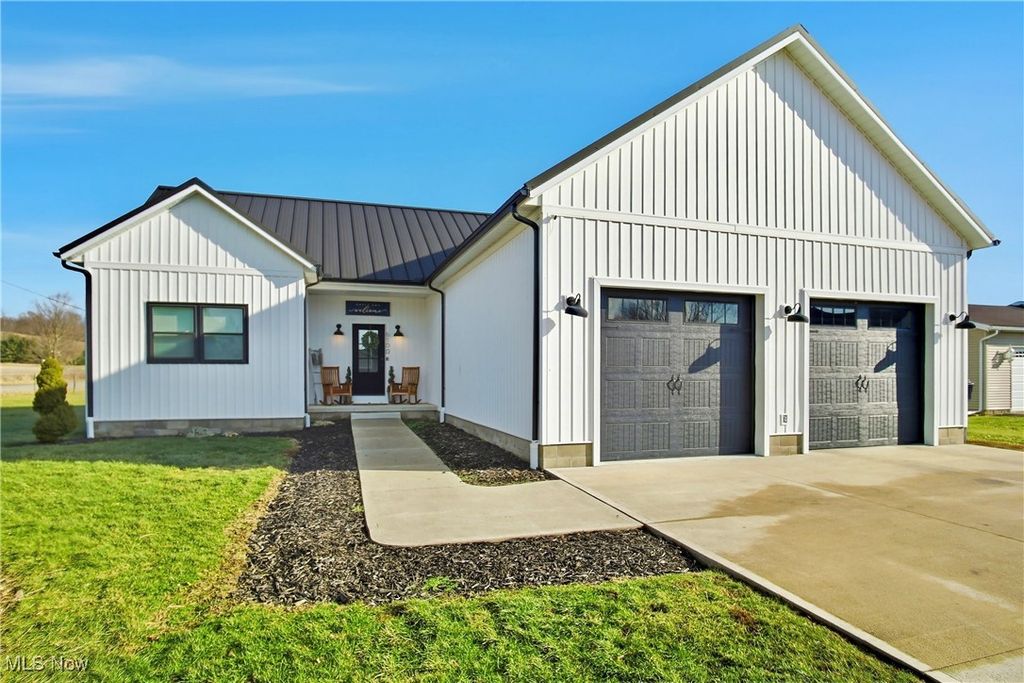 6100 Arnies Drive, Nashport, OH 43830