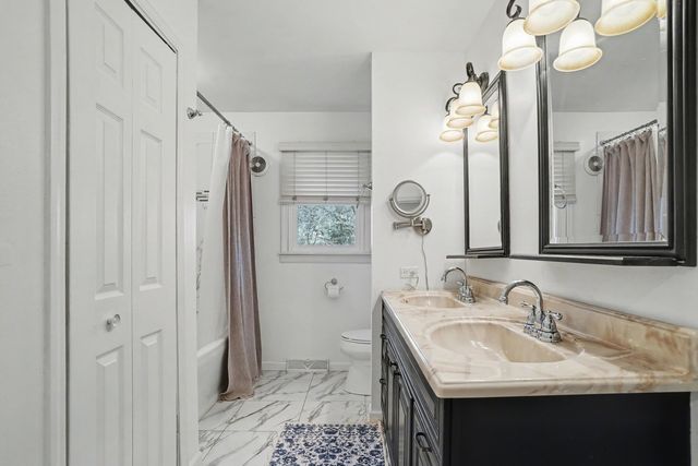 1214 Woodland Court, Joliet, IL 60436