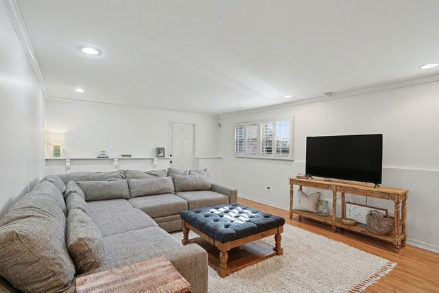 1214 Woodland Court, Joliet, IL 60436