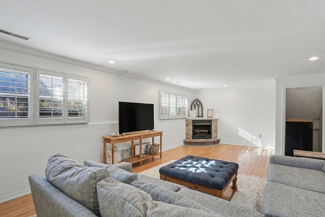 1214 Woodland Court, Joliet, IL 60436