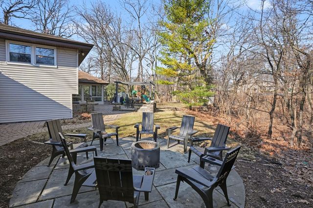 1214 Woodland Court, Joliet, IL 60436