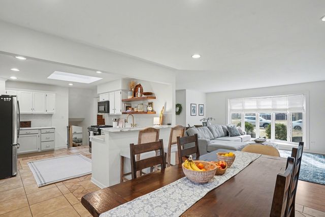 1214 Woodland Court, Joliet, IL 60436