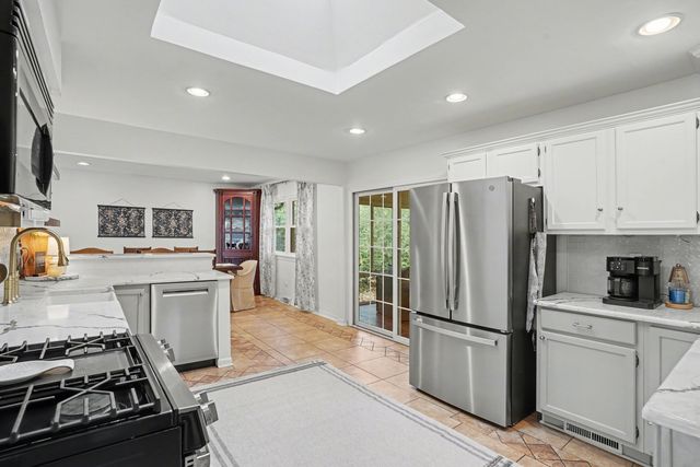 1214 Woodland Court, Joliet, IL 60436