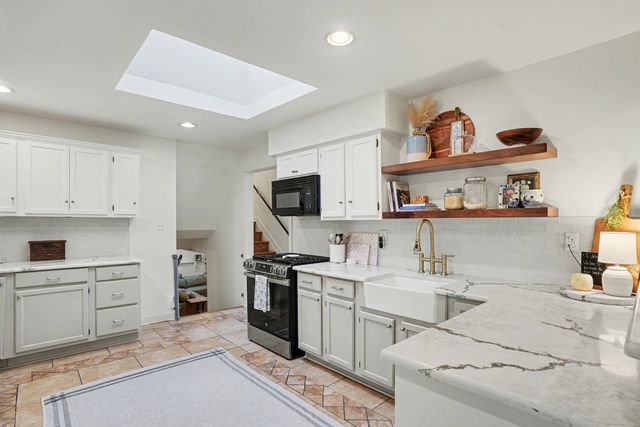 1214 Woodland Court, Joliet, IL 60436