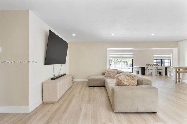 885 Azalea Court, Plantation, FL 33317