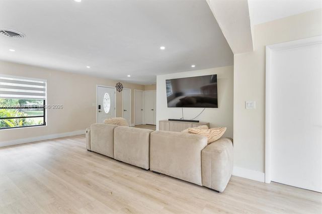 885 Azalea Court, Plantation, FL 33317