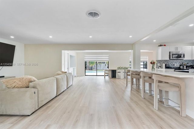 885 Azalea Court, Plantation, FL 33317