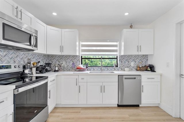 885 Azalea Court, Plantation, FL 33317