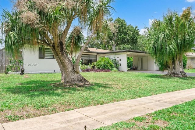 885 Azalea Court, Plantation, FL 33317