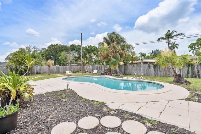885 Azalea Court, Plantation, FL 33317