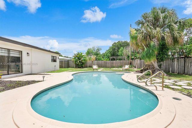 885 Azalea Court, Plantation, FL 33317