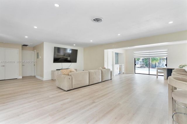 885 Azalea Court, Plantation, FL 33317