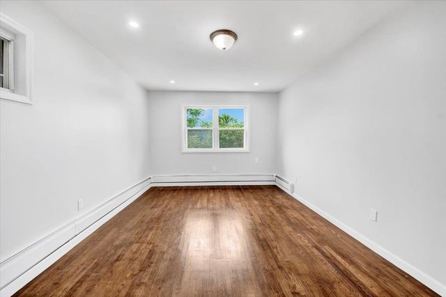 932 E 225th Street, Bronx, NY 10466
