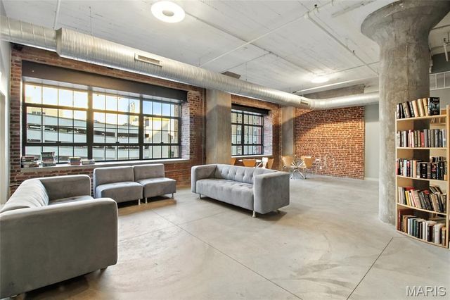 1627 Locust Street 202, St Louis, MO 63103