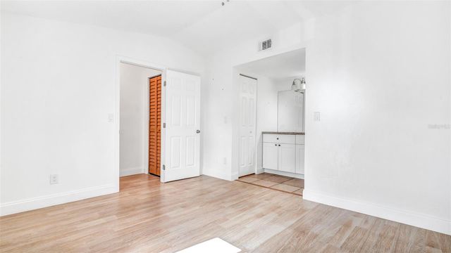 3913 OAK LIMB COURT, Tampa, FL 33614