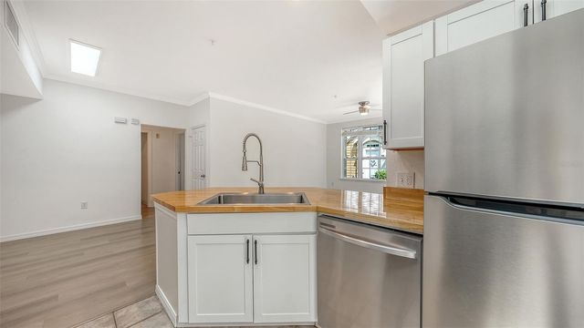 5561 ROSEHILL ROAD 104, Sarasota, FL 34233