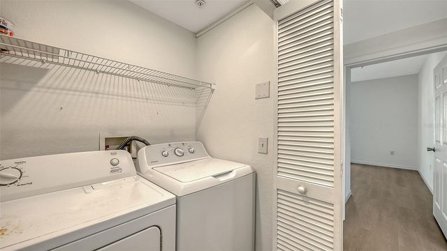 5561 ROSEHILL ROAD 104, Sarasota, FL 34233