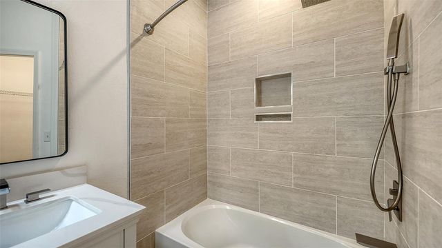 5561 ROSEHILL ROAD 104, Sarasota, FL 34233