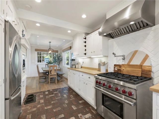 23271 Sylvan, Woodland Hills, CA 91367