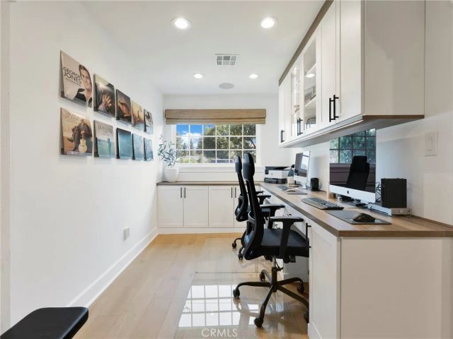 23271 Sylvan, Woodland Hills, CA 91367