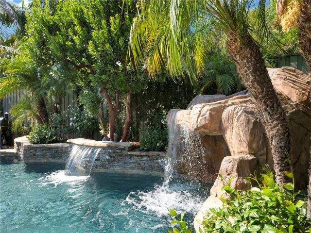 23271 Sylvan, Woodland Hills, CA 91367