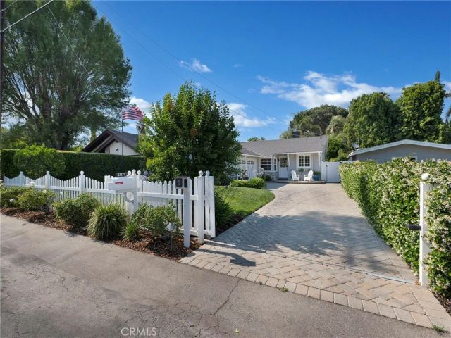 23271 Sylvan, Woodland Hills, CA 91367
