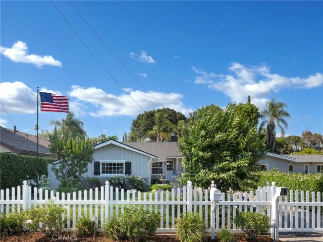 23271 Sylvan, Woodland Hills, CA 91367