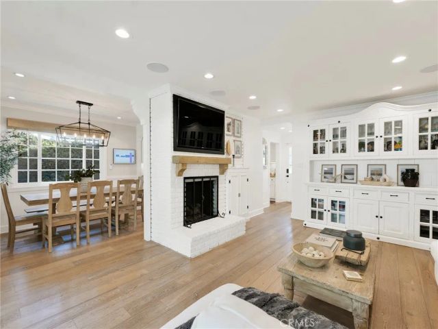 23271 Sylvan, Woodland Hills, CA 91367