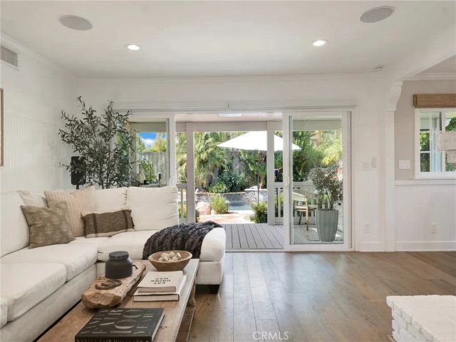 23271 Sylvan, Woodland Hills, CA 91367