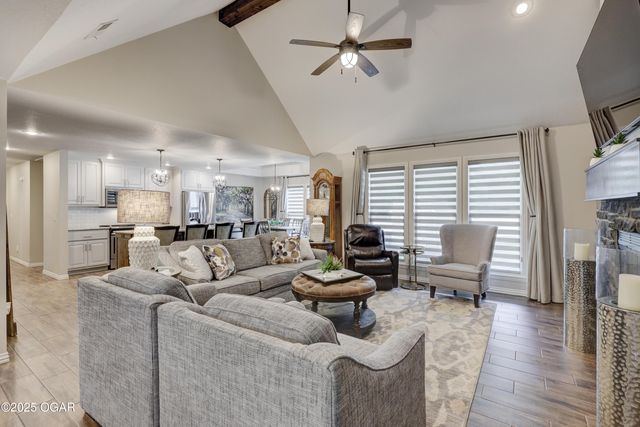 512 Dogwood Trails Loop, Carl Junction, MO 64834