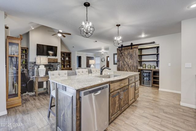 512 Dogwood Trails Loop, Carl Junction, MO 64834