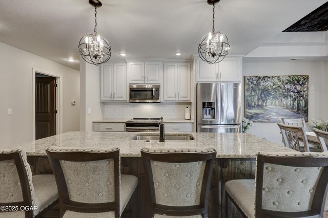 512 Dogwood Trails Loop, Carl Junction, MO 64834