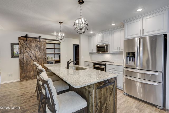 512 Dogwood Trails Loop, Carl Junction, MO 64834