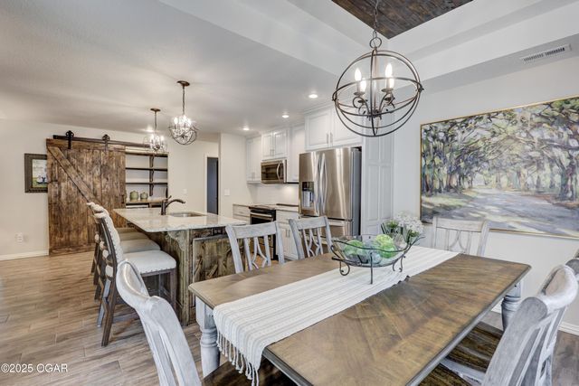 512 Dogwood Trails Loop, Carl Junction, MO 64834