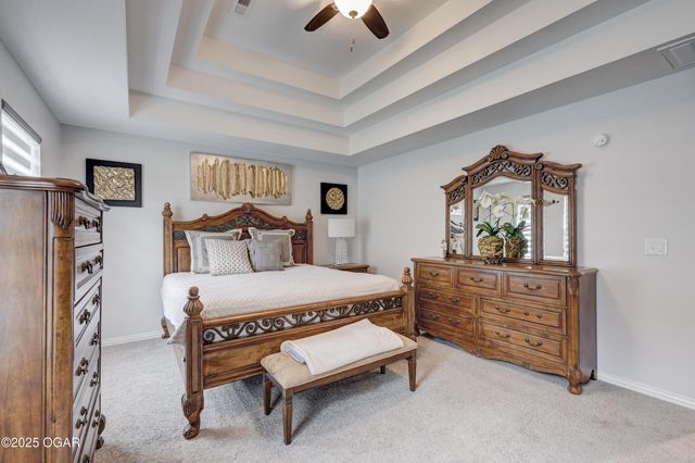 512 Dogwood Trails Loop, Carl Junction, MO 64834