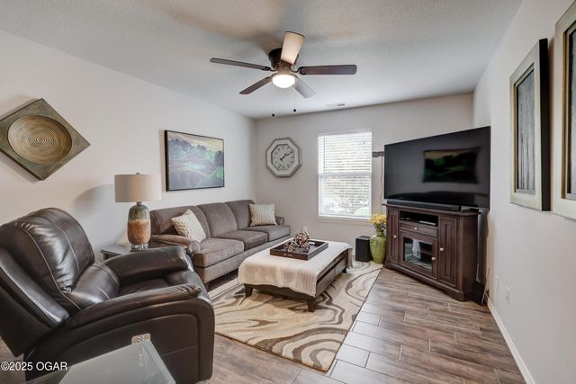 512 Dogwood Trails Loop, Carl Junction, MO 64834