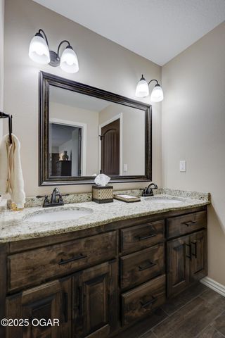 512 Dogwood Trails Loop, Carl Junction, MO 64834