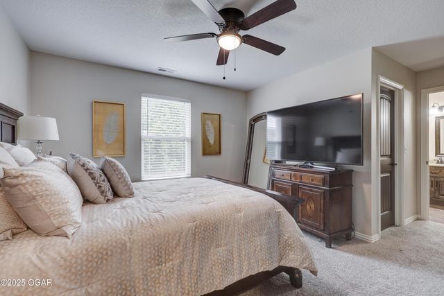 512 Dogwood Trails Loop, Carl Junction, MO 64834