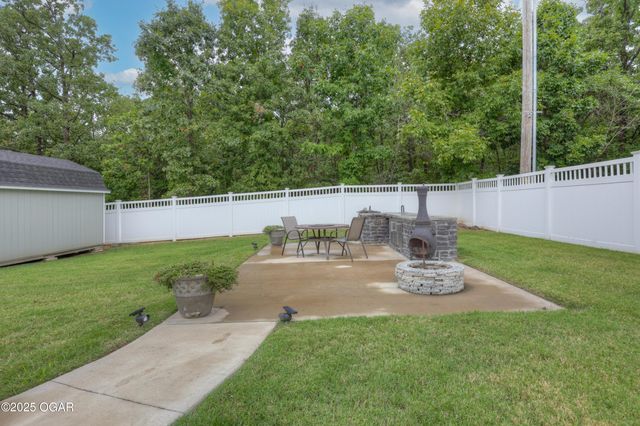 512 Dogwood Trails Loop, Carl Junction, MO 64834