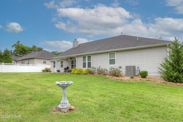 512 Dogwood Trails Loop, Carl Junction, MO 64834