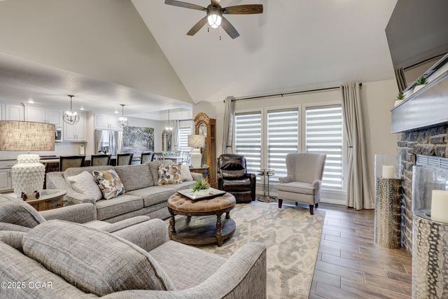 512 Dogwood Trails Loop, Carl Junction, MO 64834