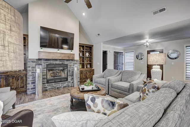 512 Dogwood Trails Loop, Carl Junction, MO 64834