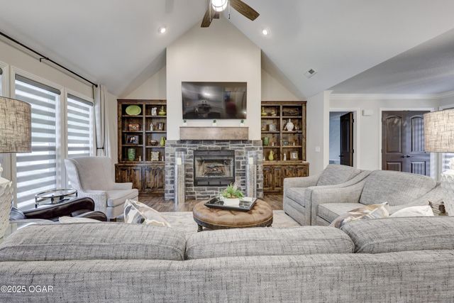 512 Dogwood Trails Loop, Carl Junction, MO 64834