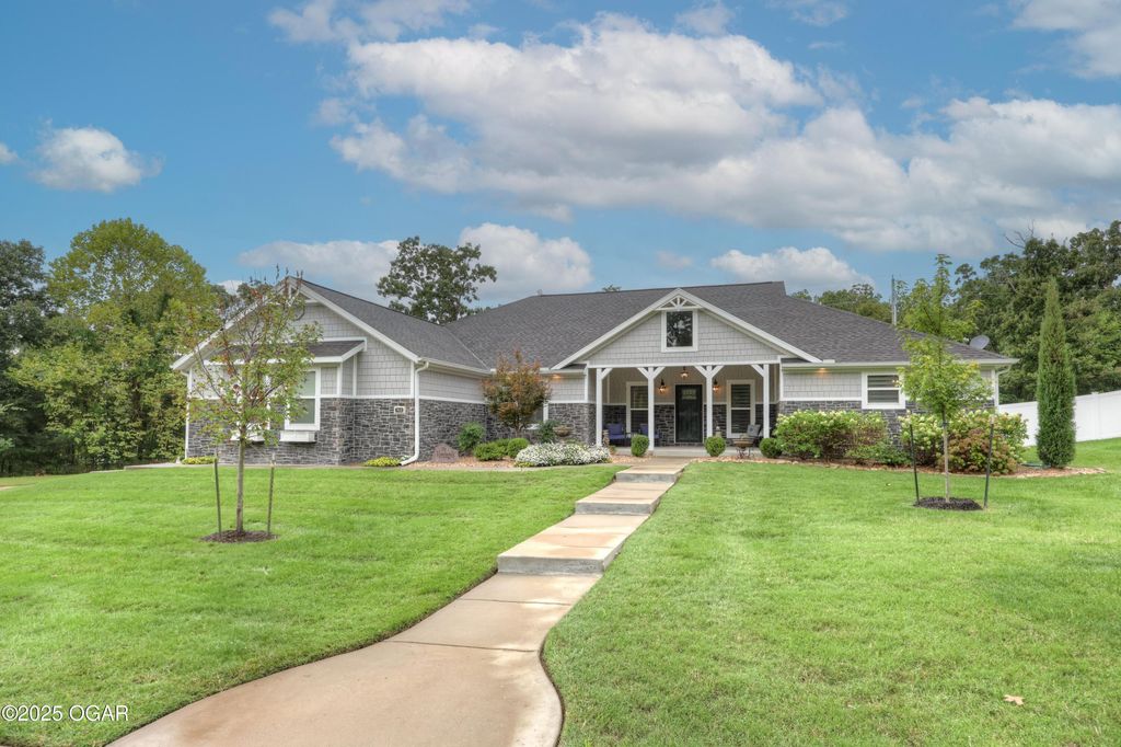 512 Dogwood Trails Loop, Carl Junction, MO 64834