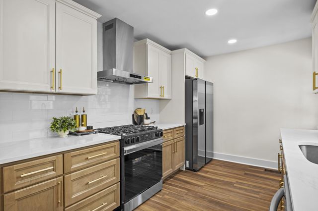 202 Paul Sawyier Drive, Frankfort, KY 40601